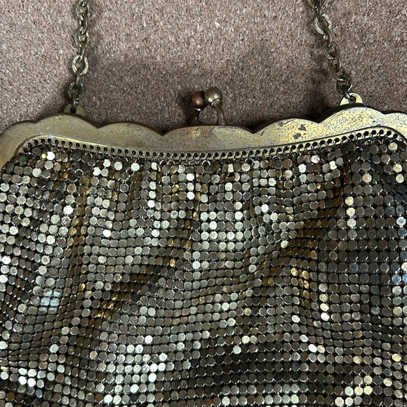 Very vintage gold Whiting & Davis small cocktail mesh bag with chain strap - Picture 10 of 16